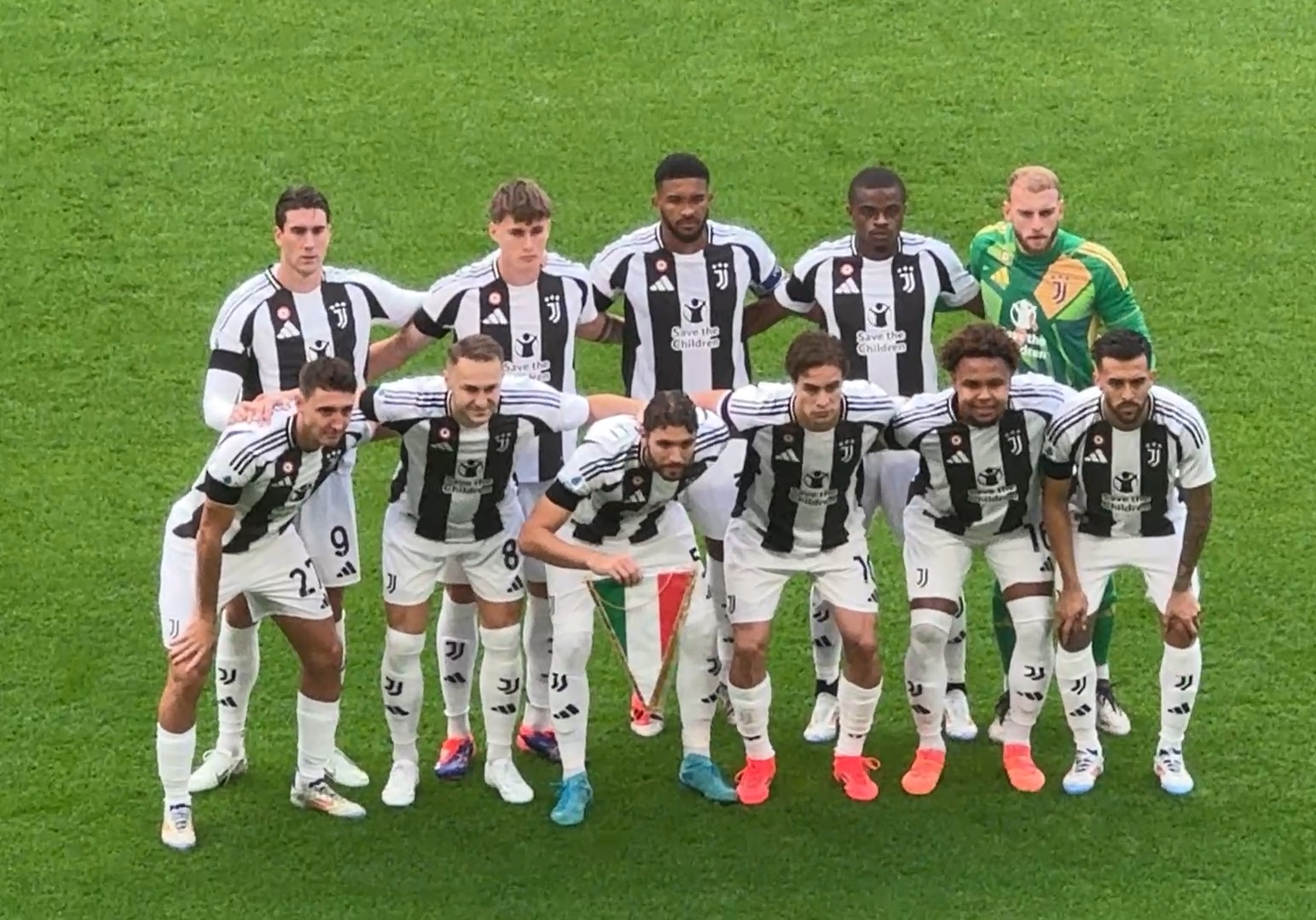 十秒钟连续过三人，离谱（十秒内连过三人，简直逆天）