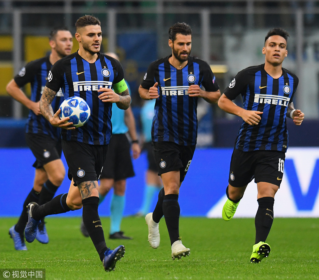 足球意甲射手榜竞争激烈，三人同进12球并列领跑（意甲金靴之争白热化：三将各入12球并列榜首）