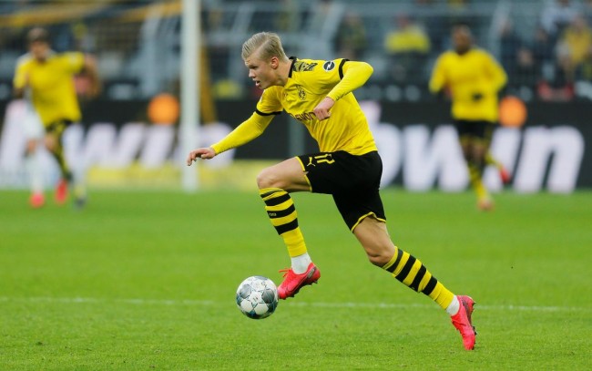 北京时间12月10日凌晨04：00，2025／26赛季欧冠联赛阶段第六轮的一场关键对决将在诺坎普球场上演。（欧冠2025／26第六轮关键战诺坎普打响，北京时间12月10日04：00开球）