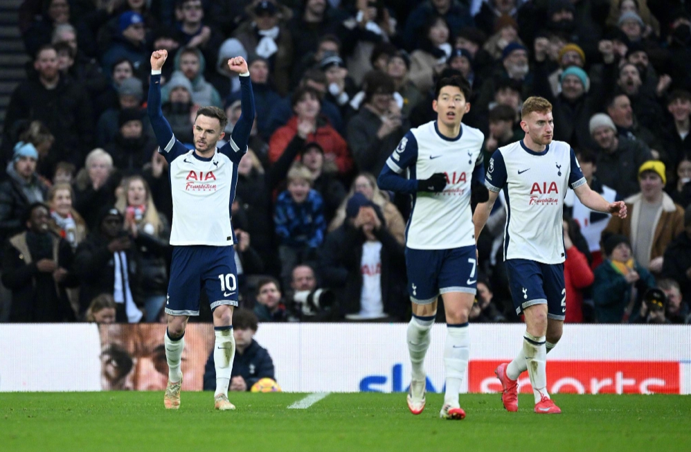 开小会？巴媒：安帅今日训练开始前和维尼修斯交谈了3分钟（巴媒：安切洛蒂训练前与维尼修斯单聊3分钟）