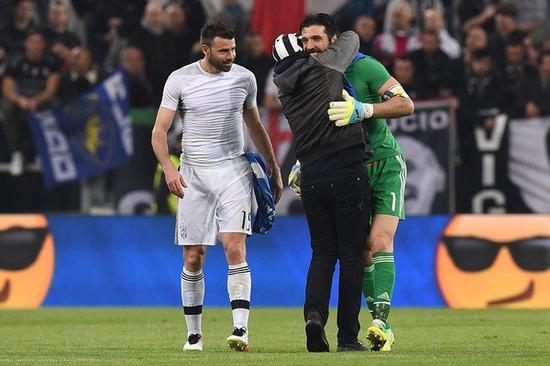 弗兰克：为西蒙斯红牌上诉没意义 罗梅罗充满激情可能会少些冷静（弗兰克：西蒙斯红牌不值得申诉，罗梅罗激情有余冷静不足）