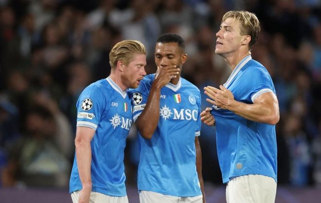 记者：申花队昨天傍晚抵达天津，出征的队伍中没有门将薛庆浩（申花昨傍晚抵津，出征名单未见门将薛庆浩）