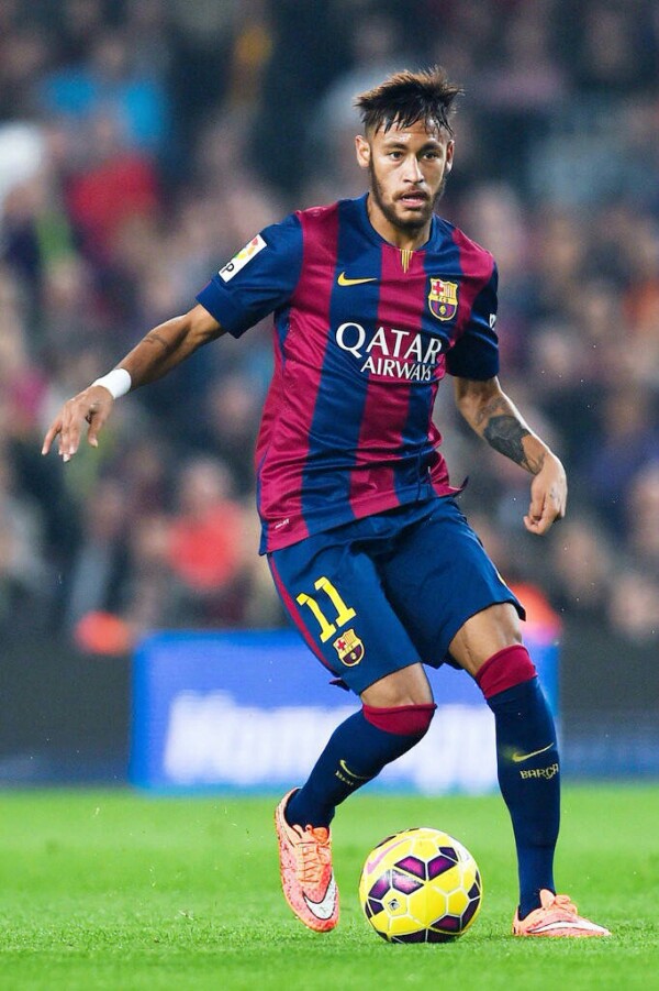 瓦伦西亚vs莱万特：加亚、丹朱马首发，马修-瑞安、阿德里安-德拉富恩特出战（瓦伦西亚战莱万特：加亚、丹朱马首发，马修-瑞安与阿德里安-德拉富恩特登场）